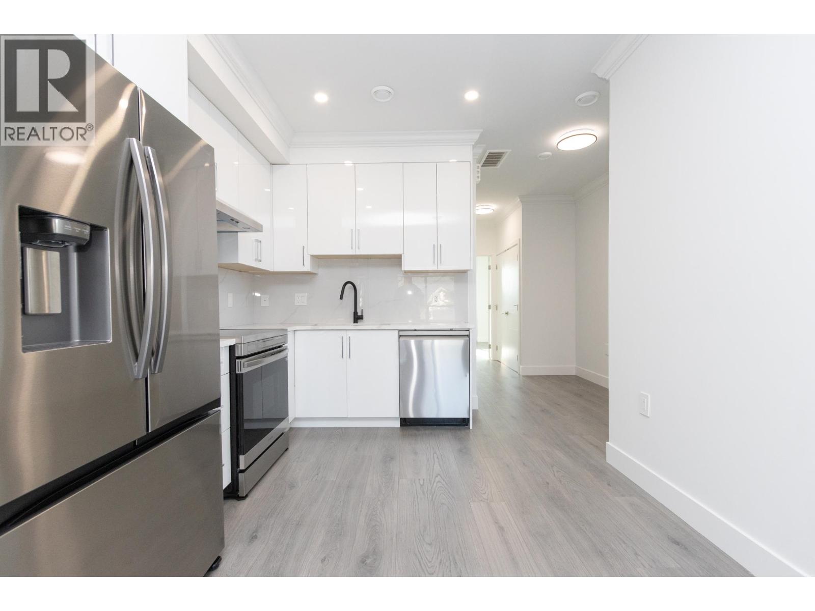 201 2122 32 Avenue - photo 2