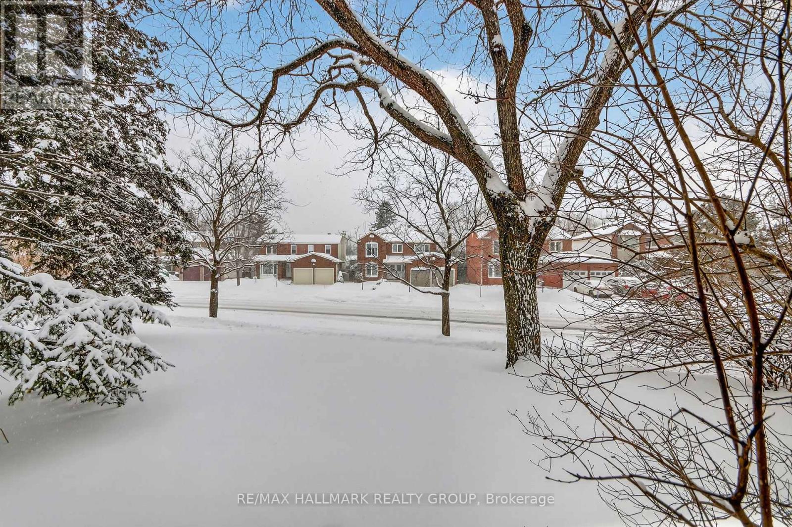 7 - 86 ESTERLAWN PRIVATE - Photo 4 of 40, Ottawa, Ontario