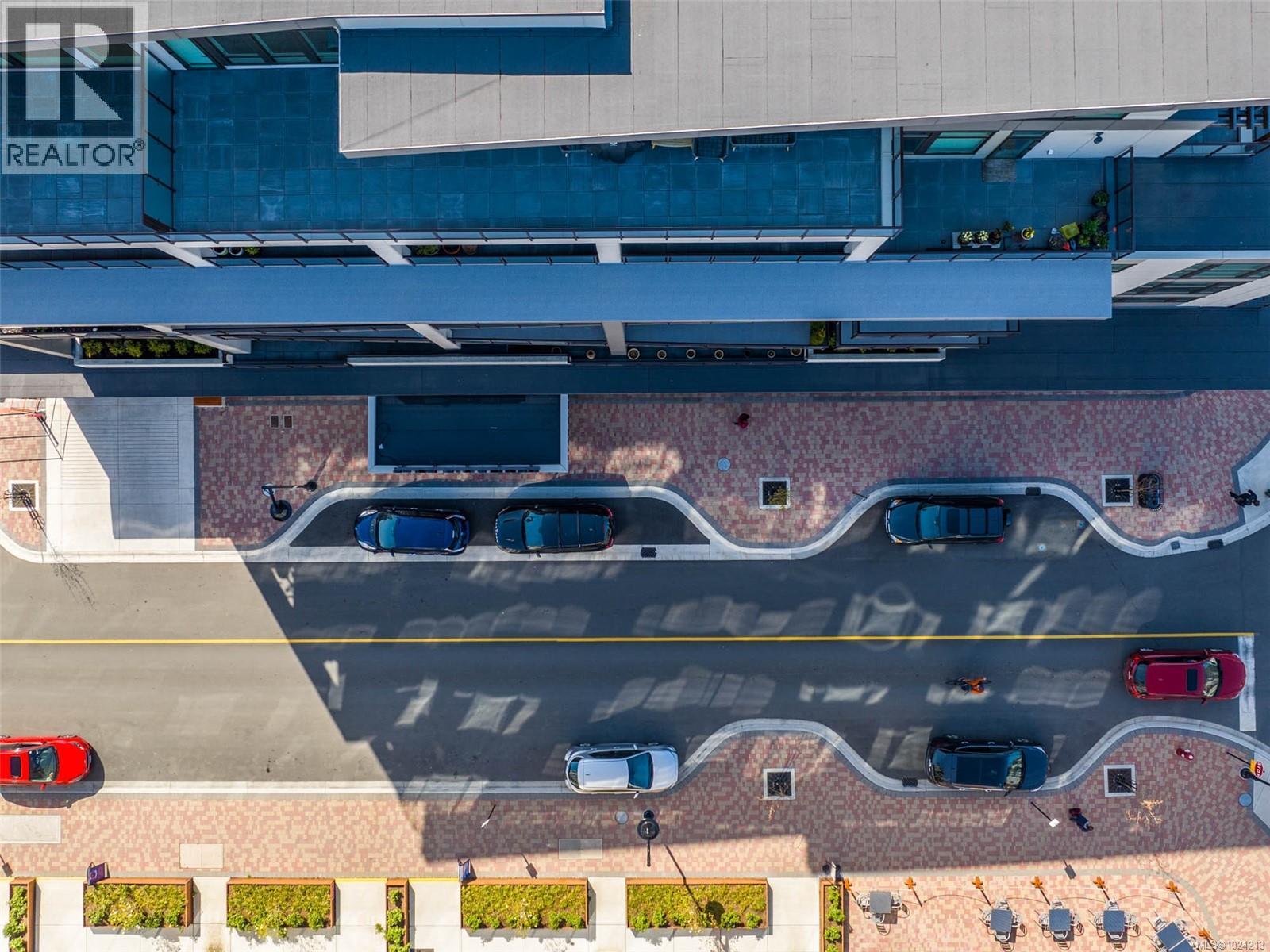 203 2461 Sidney Ave, Sidney