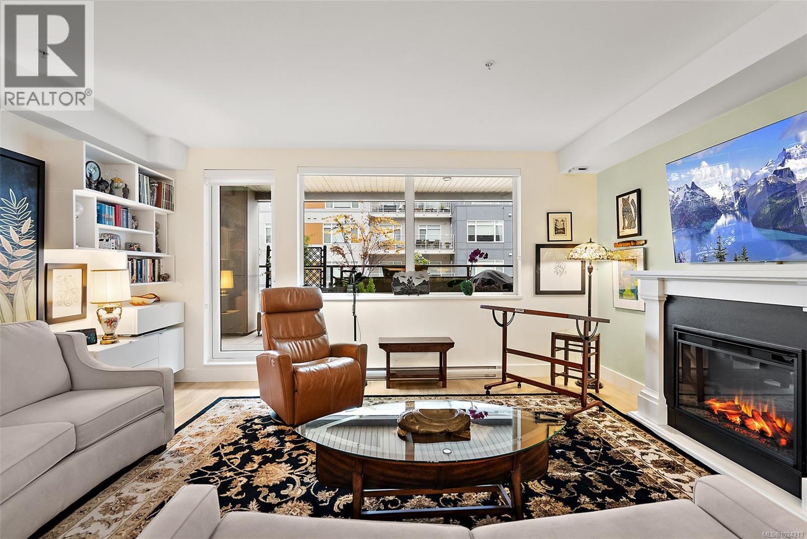 203 2461 Sidney Ave, Sidney