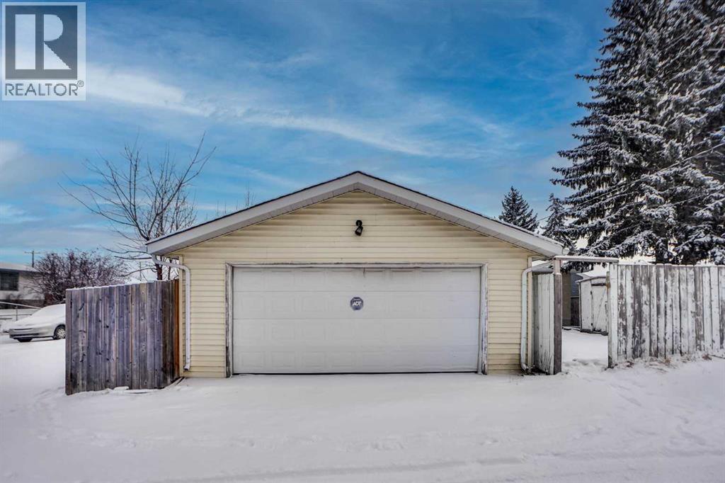 Single Family House Bungalow for Sale in  Penbrooke Close SE Penbrooke Meadows Calgary 