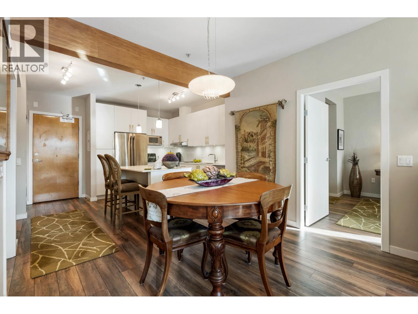 209 560 RAVENWOODS DRIVE, North Vancouver