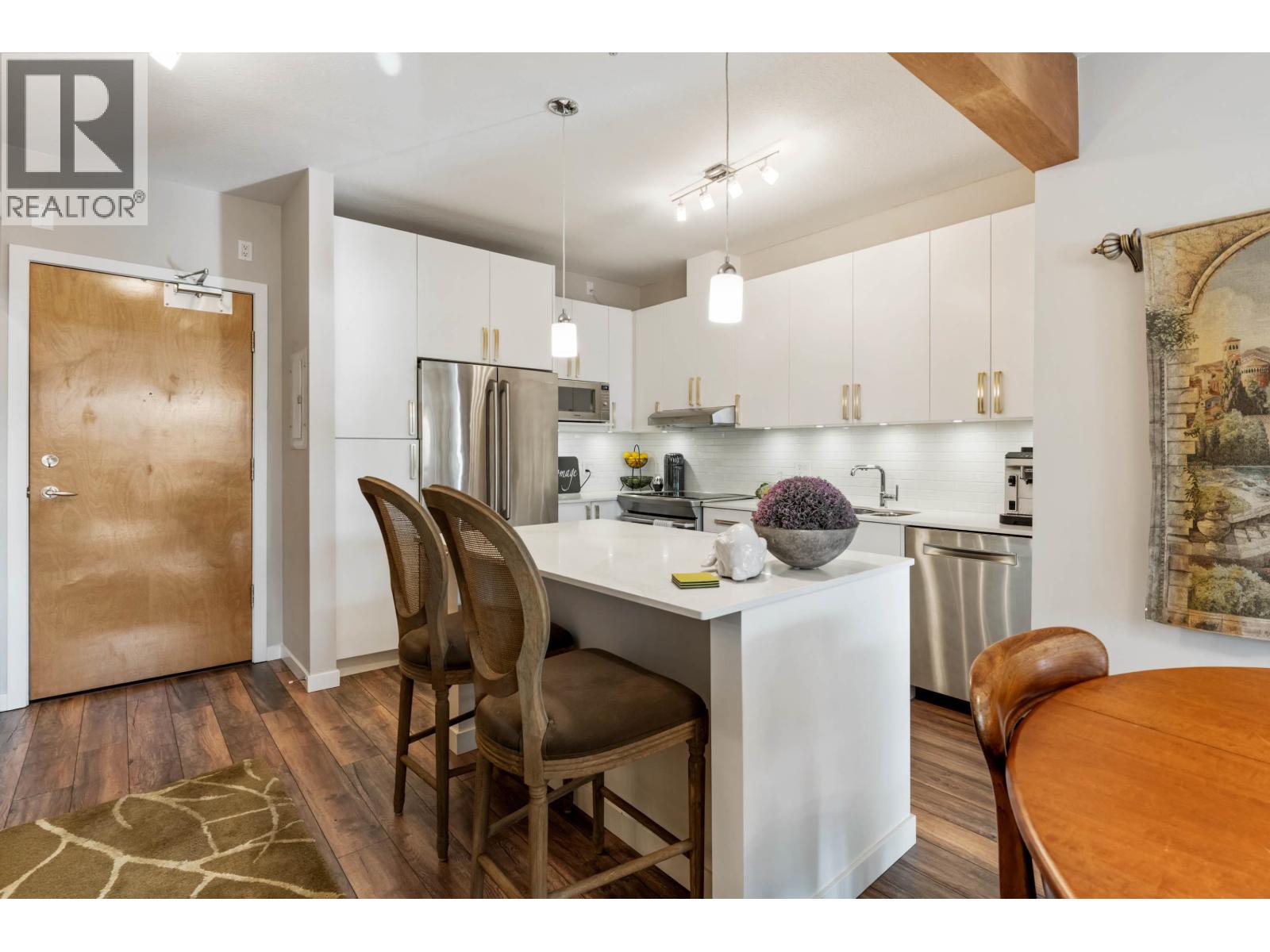 209 560 RAVENWOODS DRIVE, North Vancouver