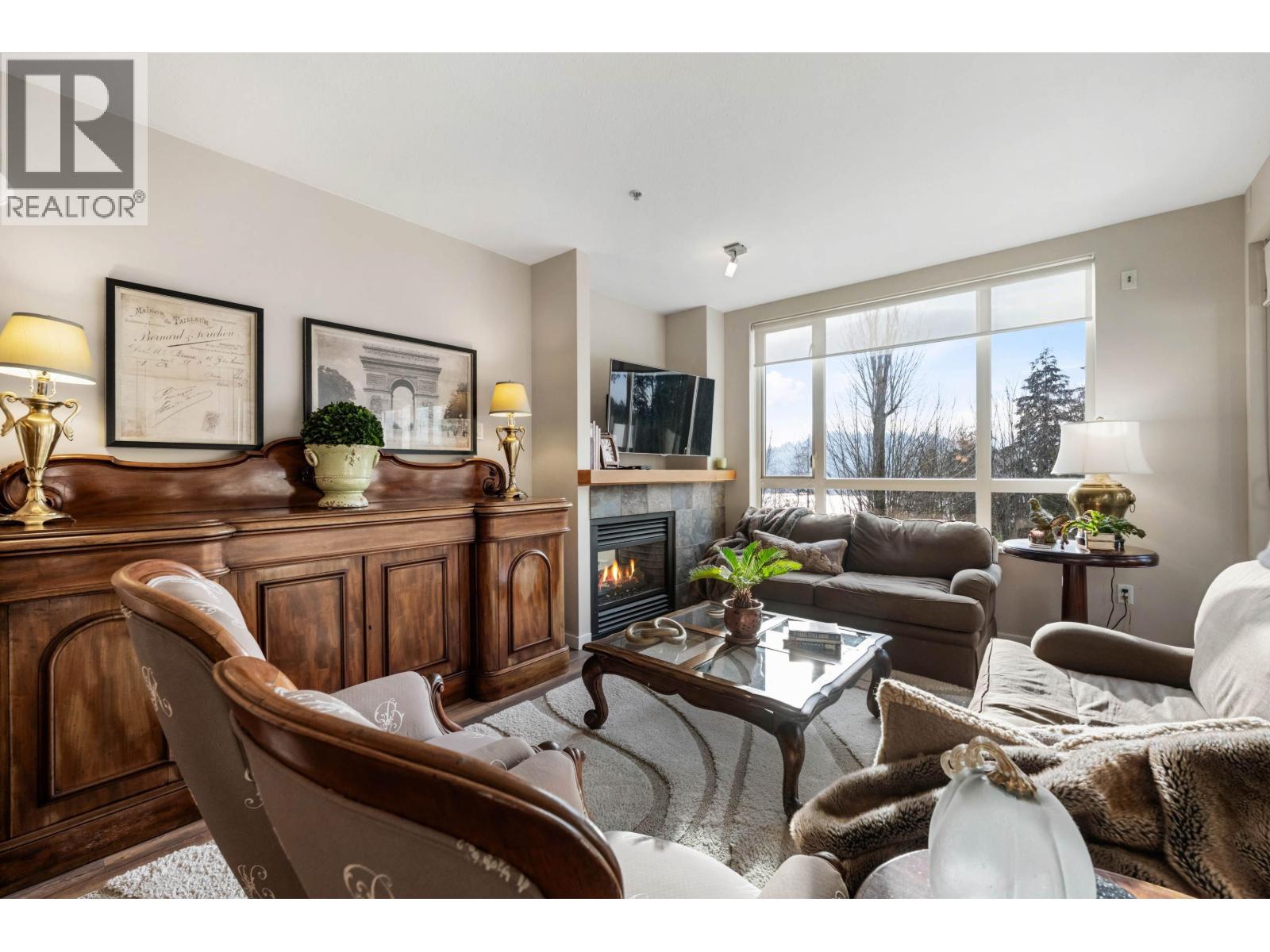 209 560 RAVENWOODS DRIVE, North Vancouver