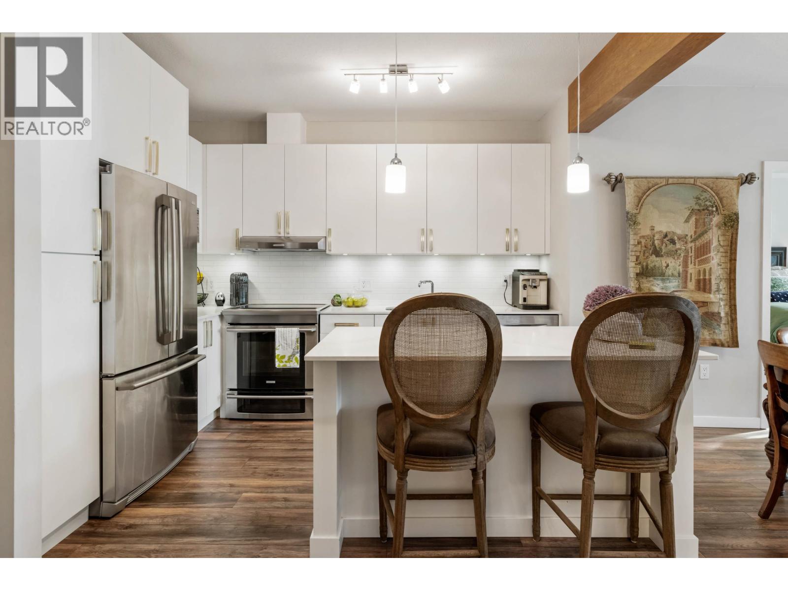 209 560 RAVENWOODS DRIVE, North Vancouver