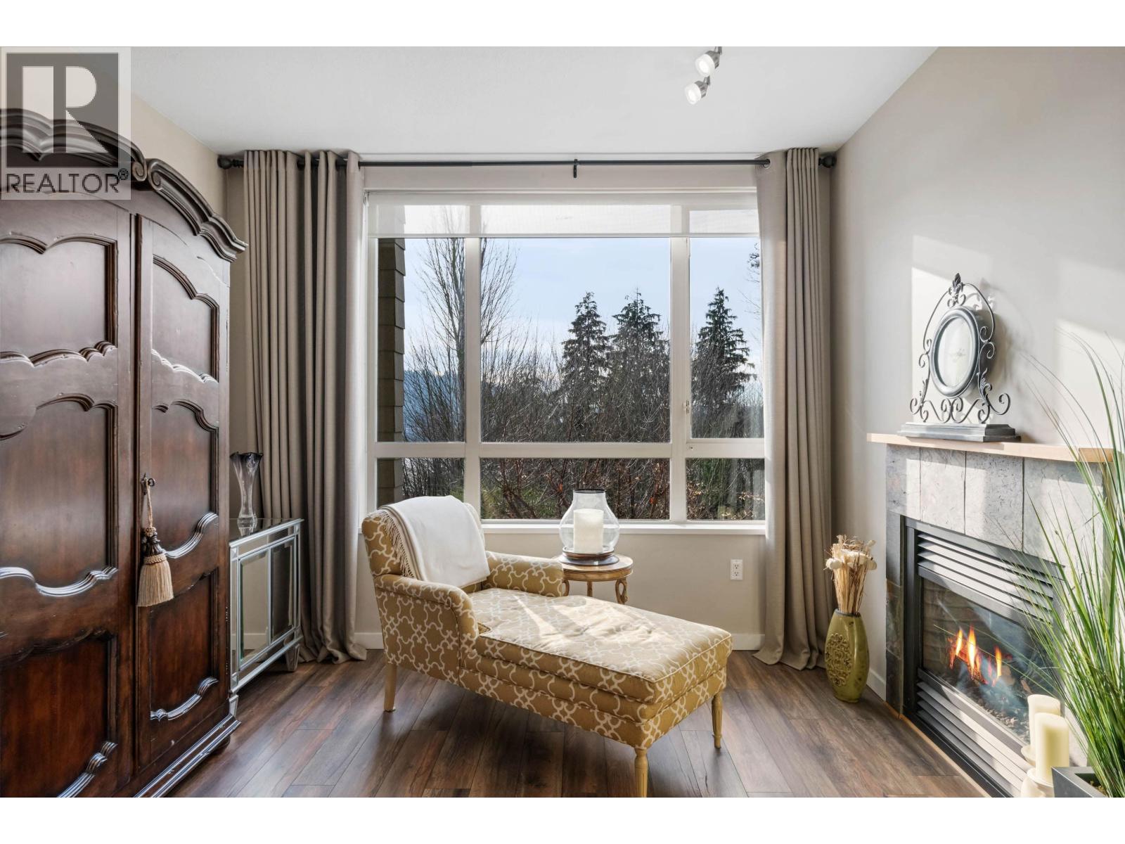 209 560 RAVENWOODS DRIVE, North Vancouver