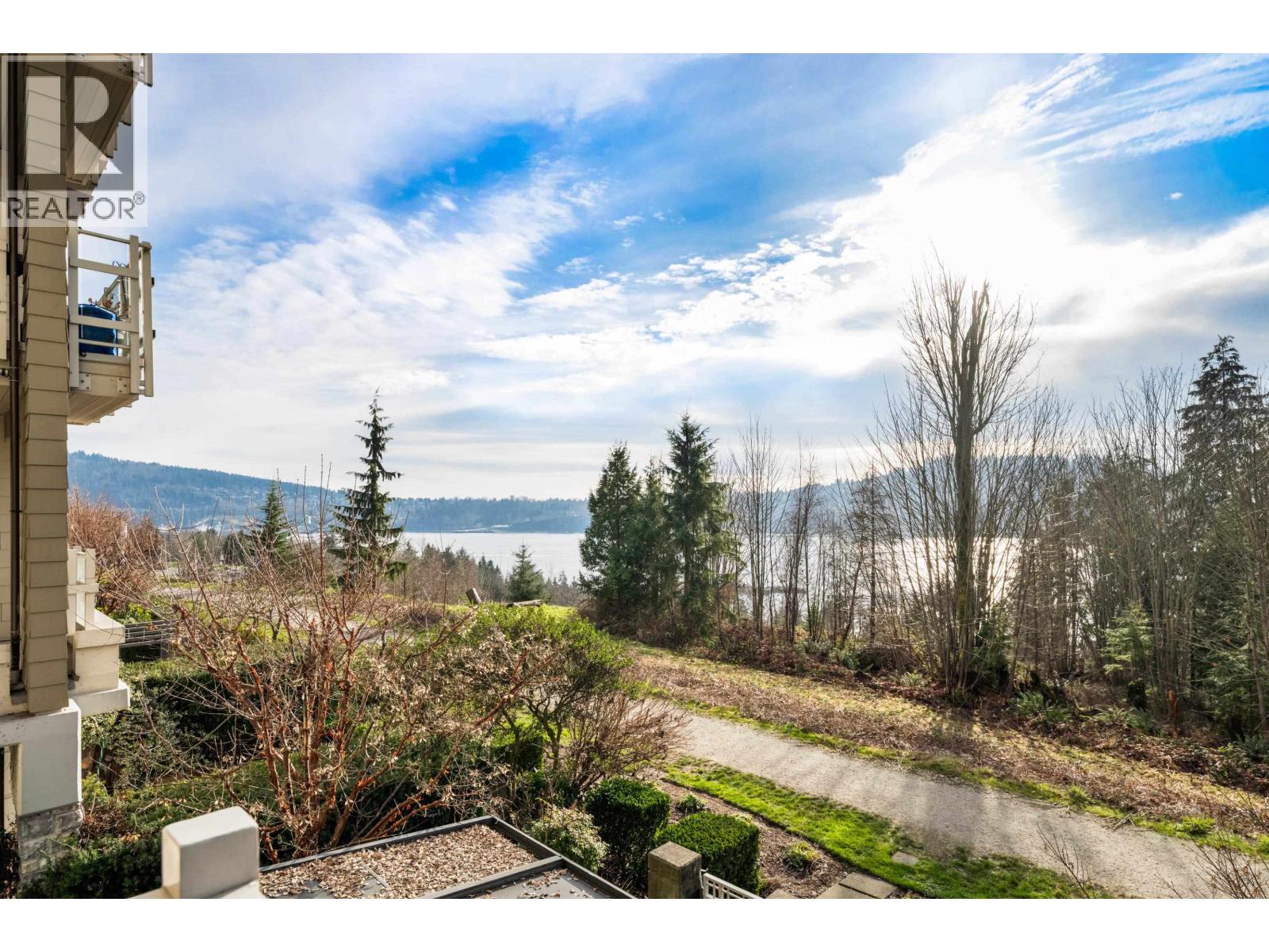 209 560 RAVENWOODS DRIVE, North Vancouver