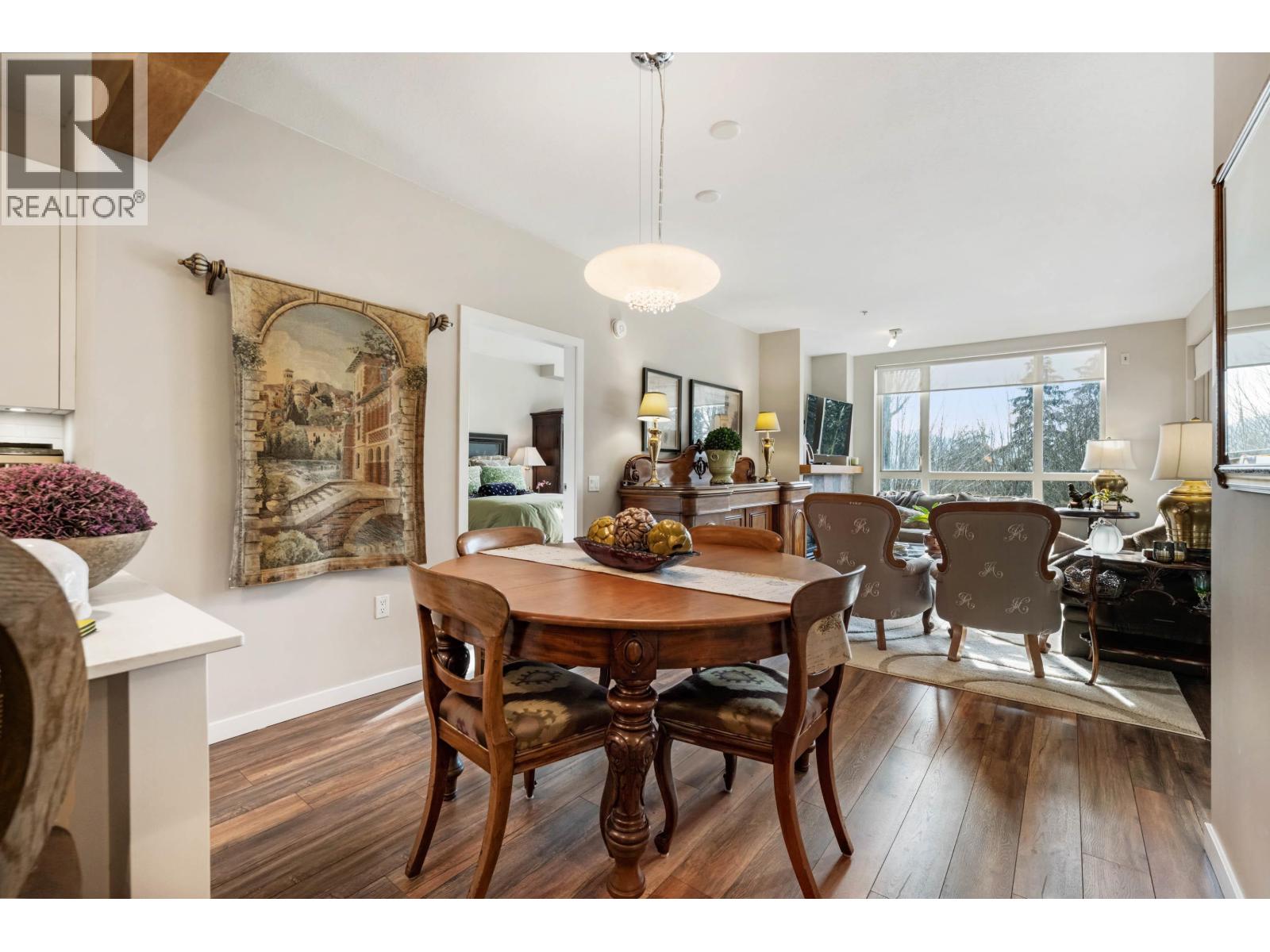 209 560 RAVENWOODS DRIVE, North Vancouver