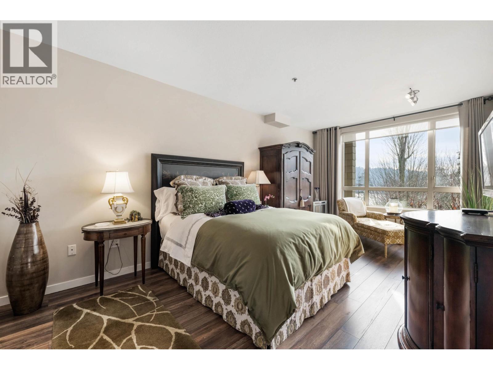 209 560 RAVENWOODS DRIVE, North Vancouver