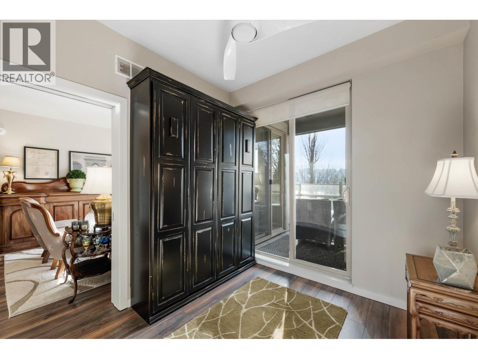 209 560 RAVENWOODS DRIVE, North Vancouver