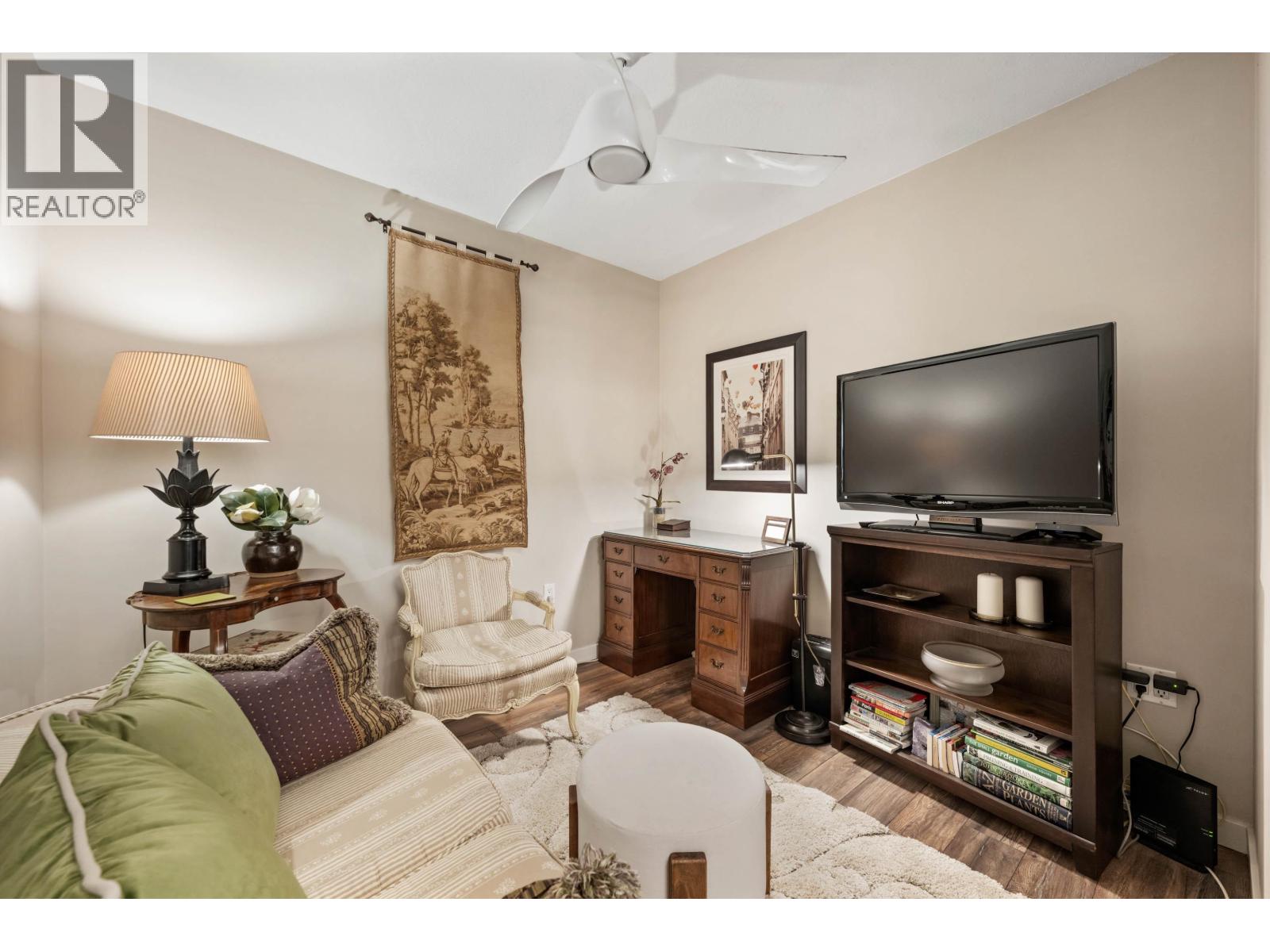 209 560 RAVENWOODS DRIVE, North Vancouver