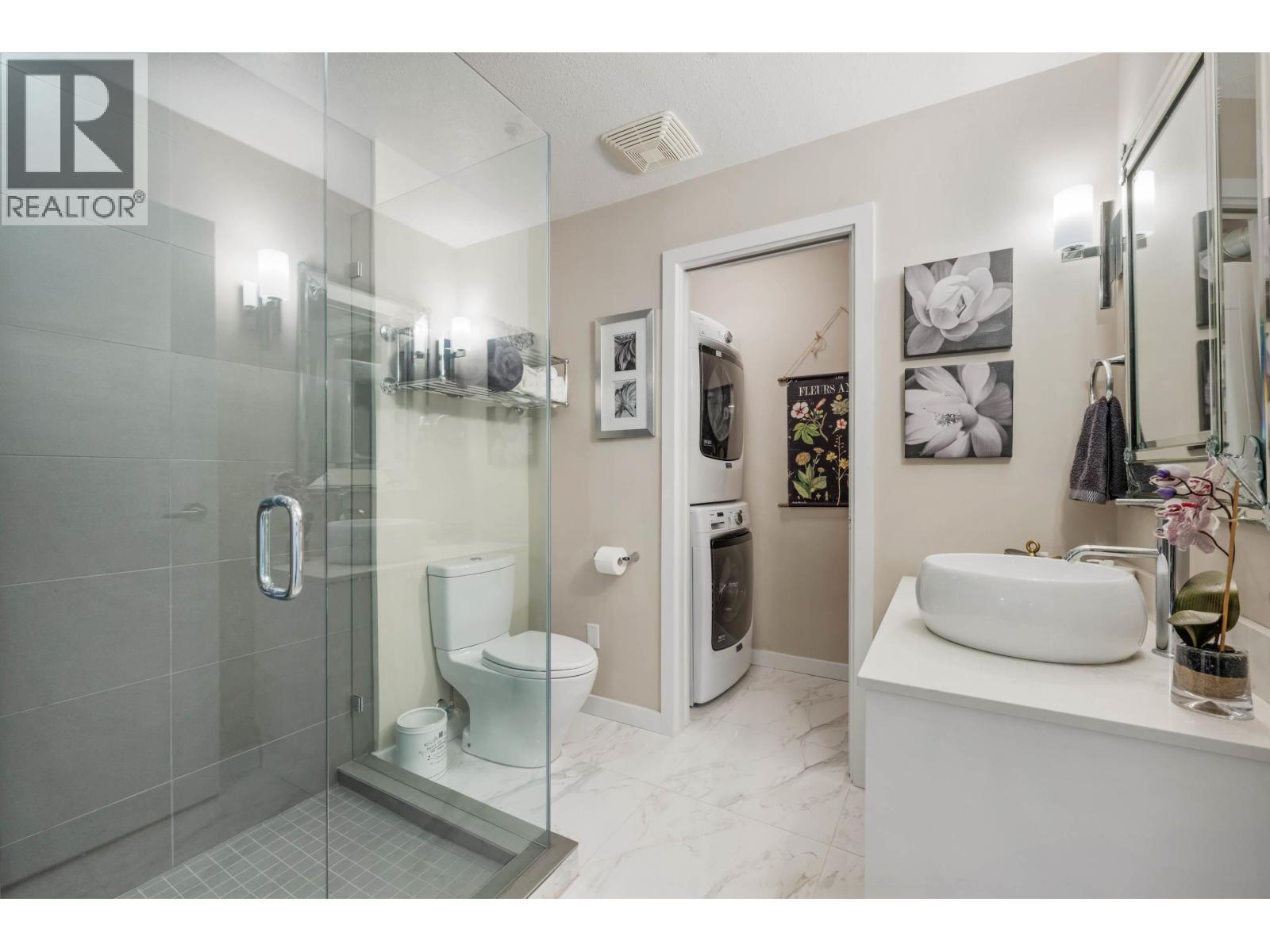 209 560 RAVENWOODS DRIVE, North Vancouver