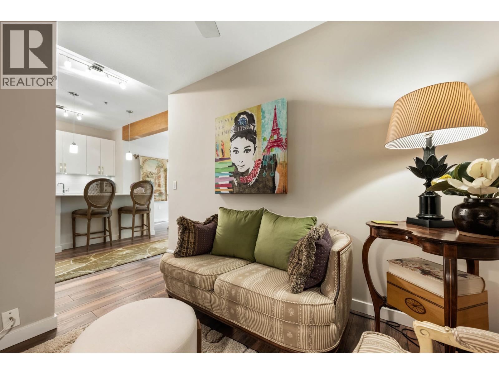 209 560 RAVENWOODS DRIVE, North Vancouver