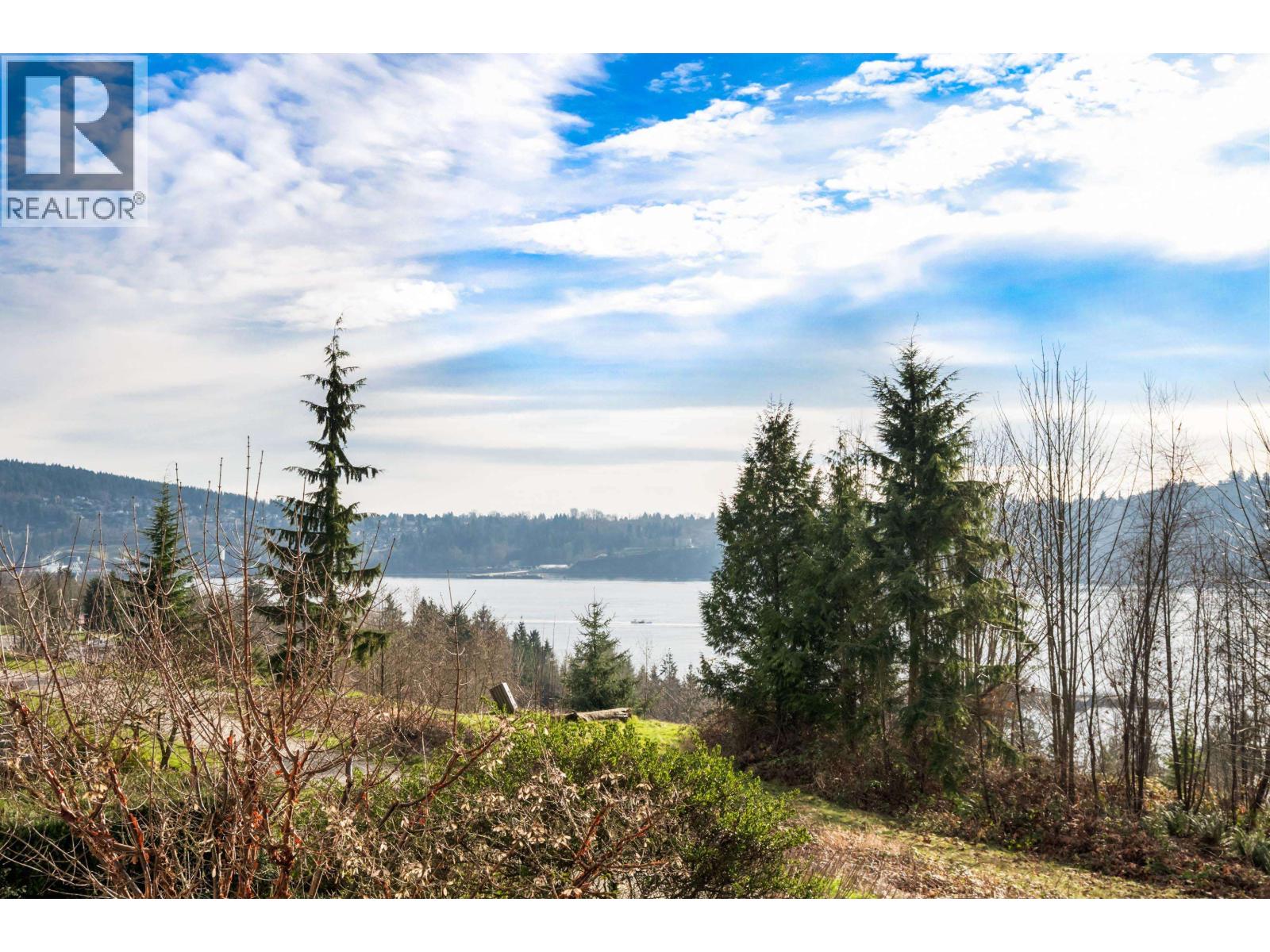 209 560 RAVENWOODS DRIVE, North Vancouver