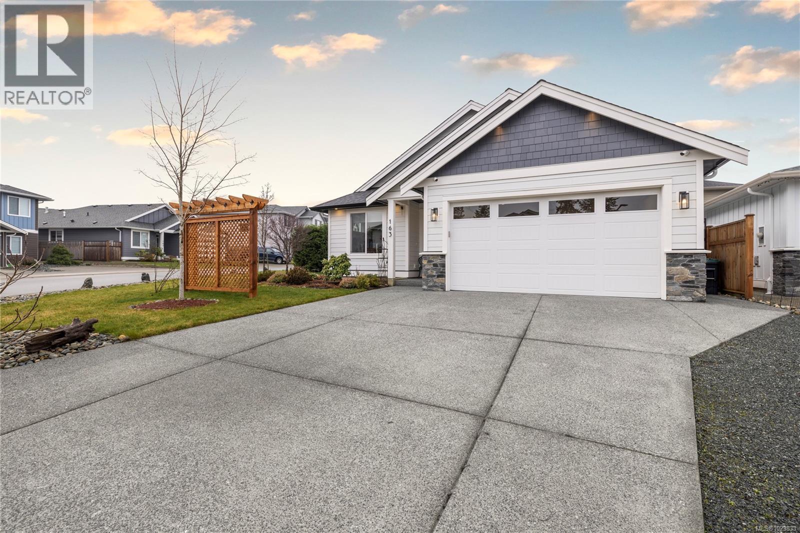 163 Cabot Crt, Parksville