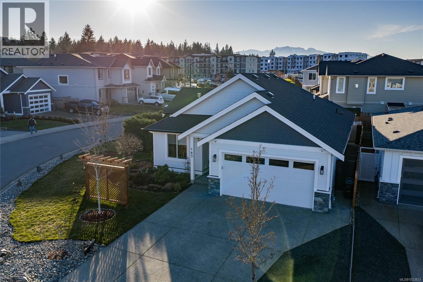 163 Cabot Crt, Parksville