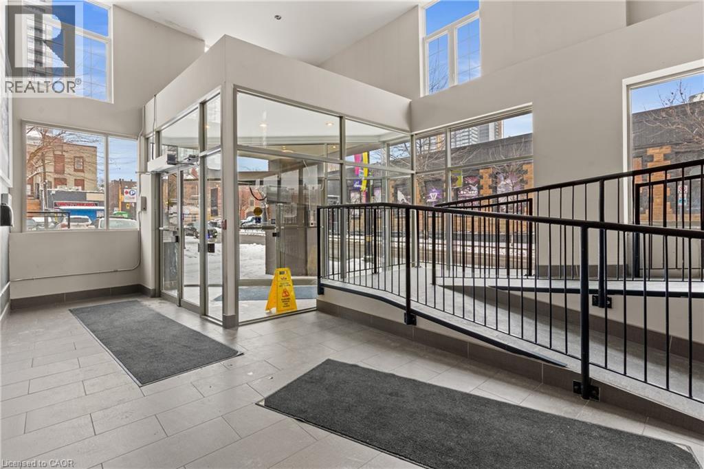 80 KING WILLIAM Unit 212 photo 3