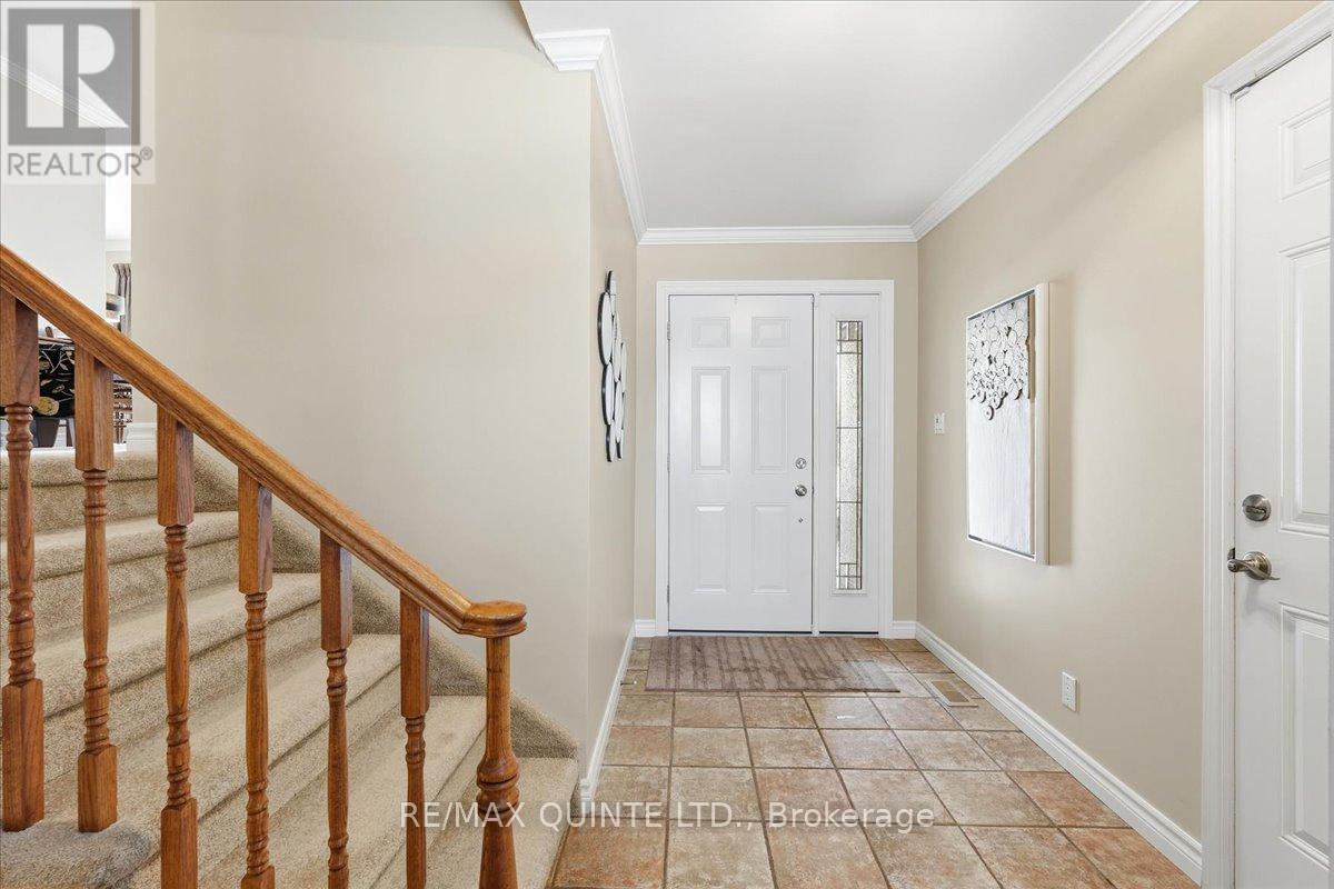 10 GROSVENOR DRIVE - Photo 4 of 41, Belleville (Belleville Ward), Ontario