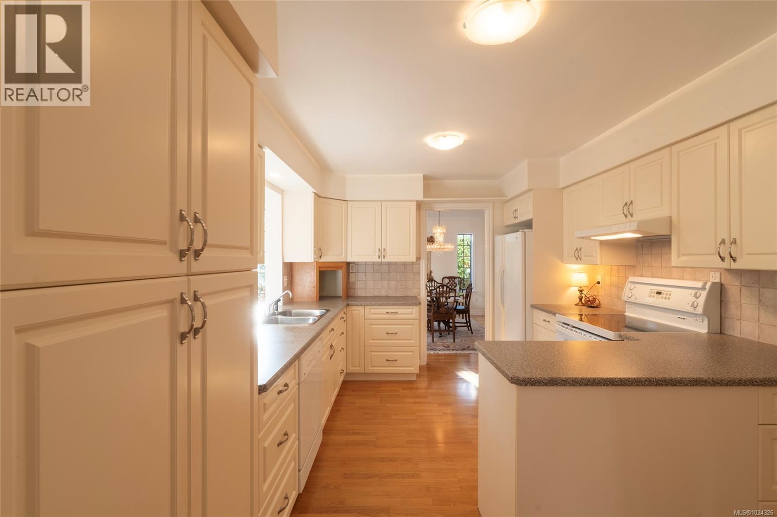 1393 Monterey Ave, Oak Bay