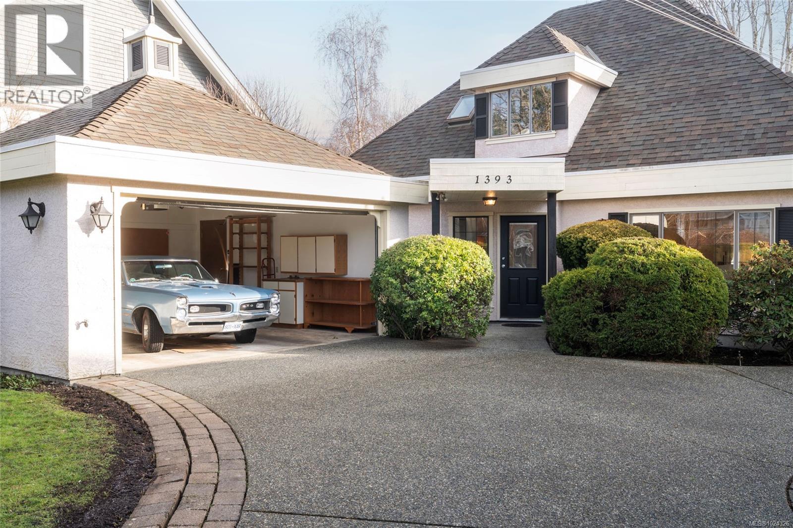 1393 Monterey Ave, Oak Bay