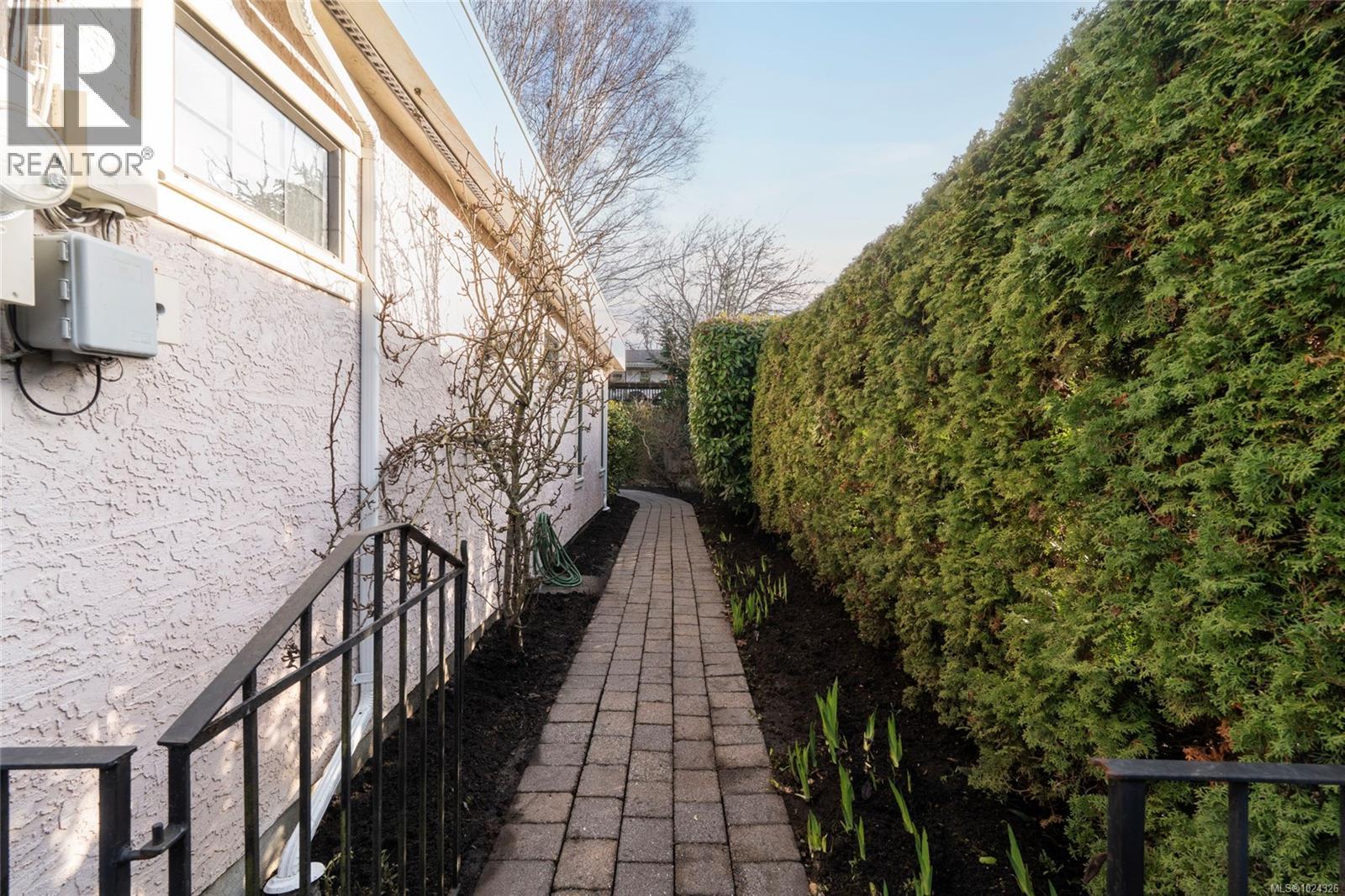 1393 Monterey Ave, Oak Bay