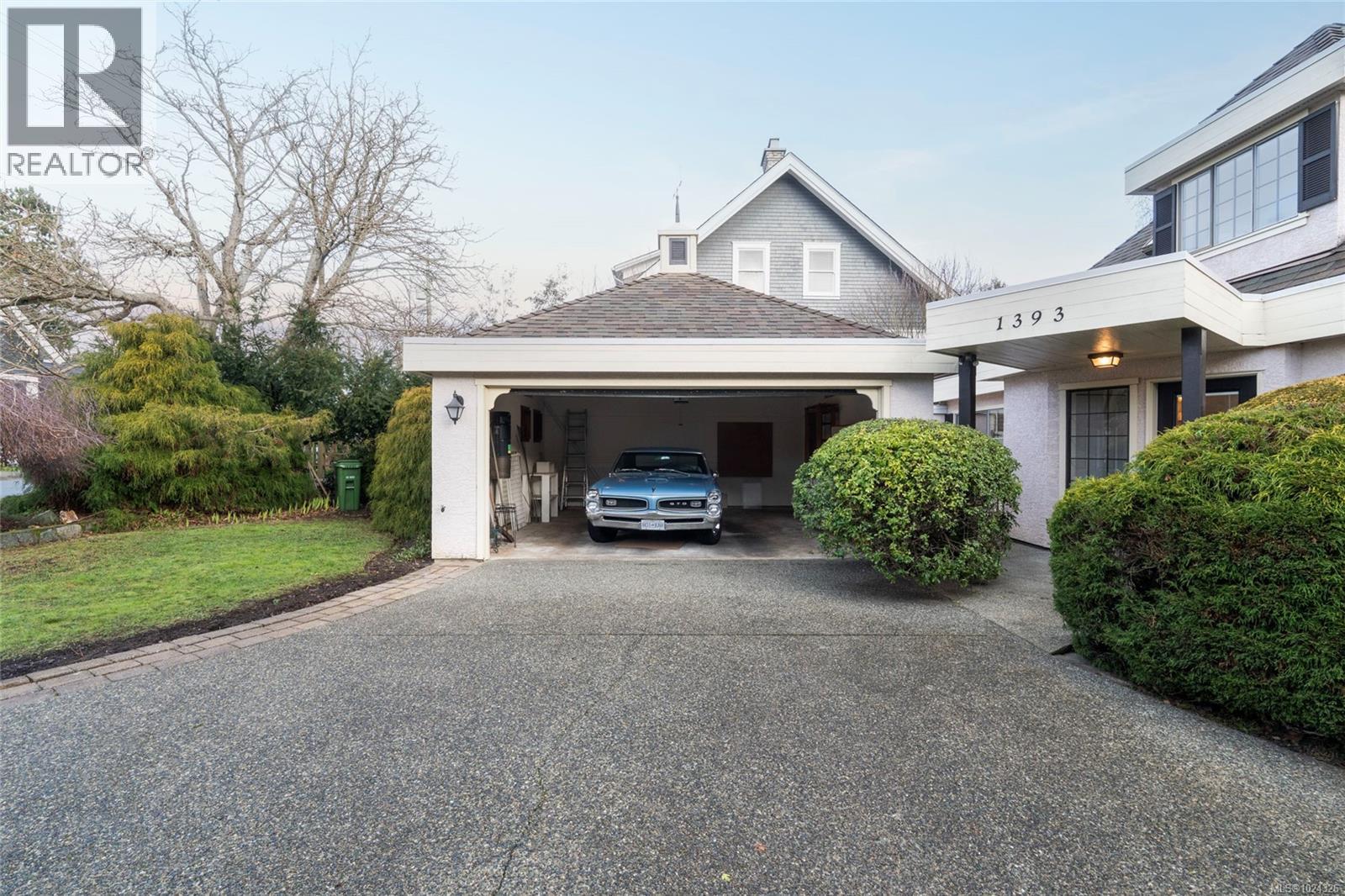 1393 Monterey Ave, Oak Bay