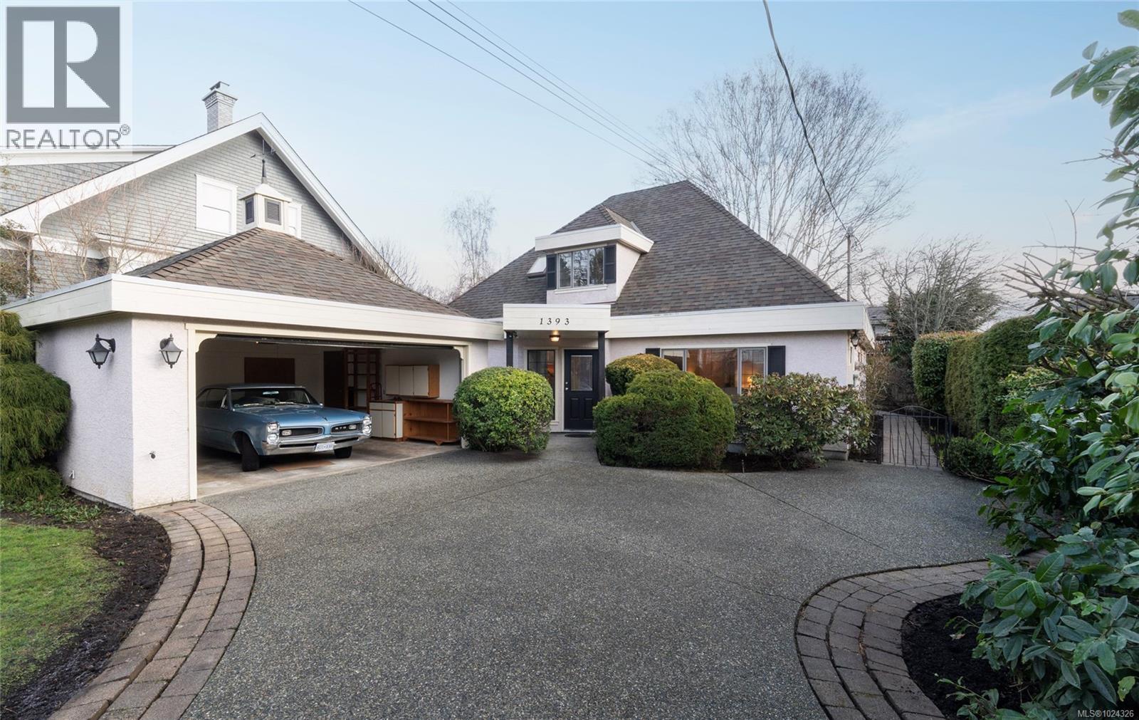 1393 Monterey Ave, Oak Bay