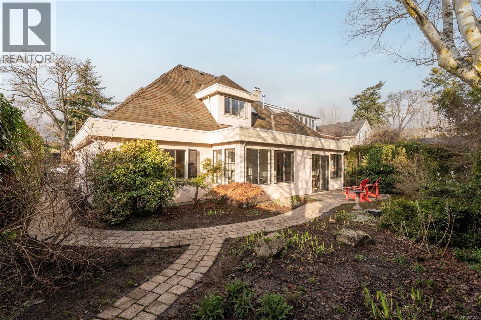 1393 Monterey Ave, Oak Bay