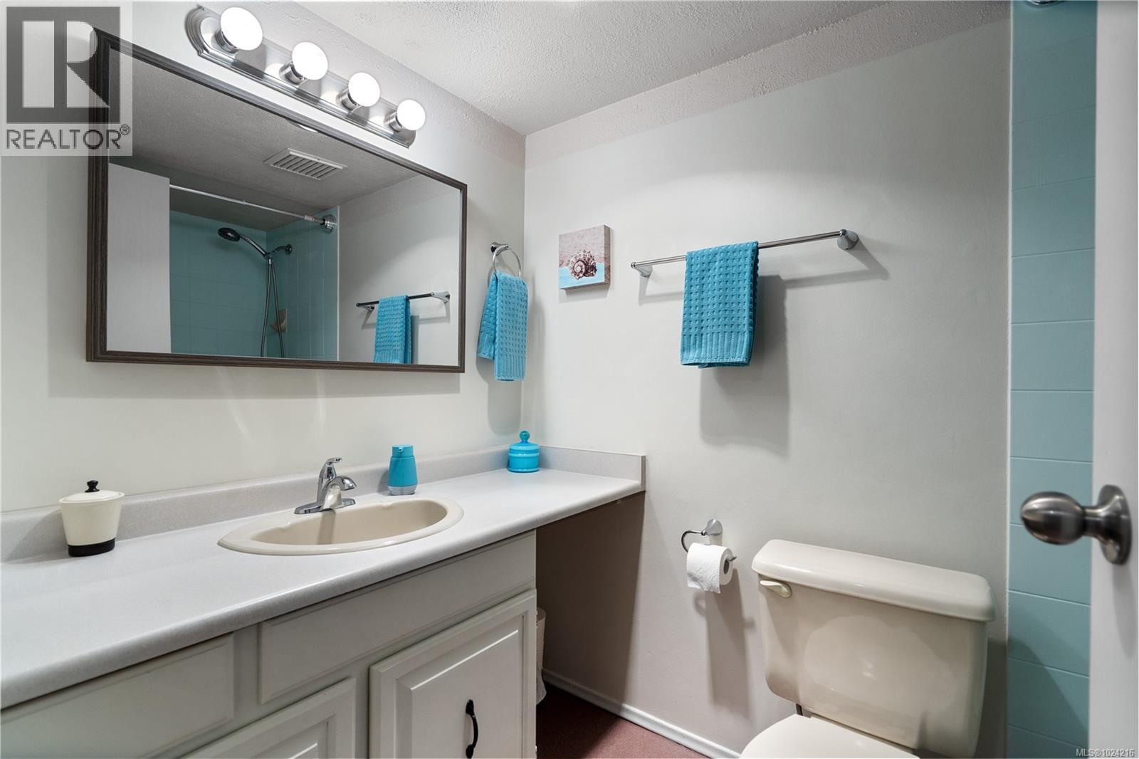 309 1419 Stadacona Ave, Victoria