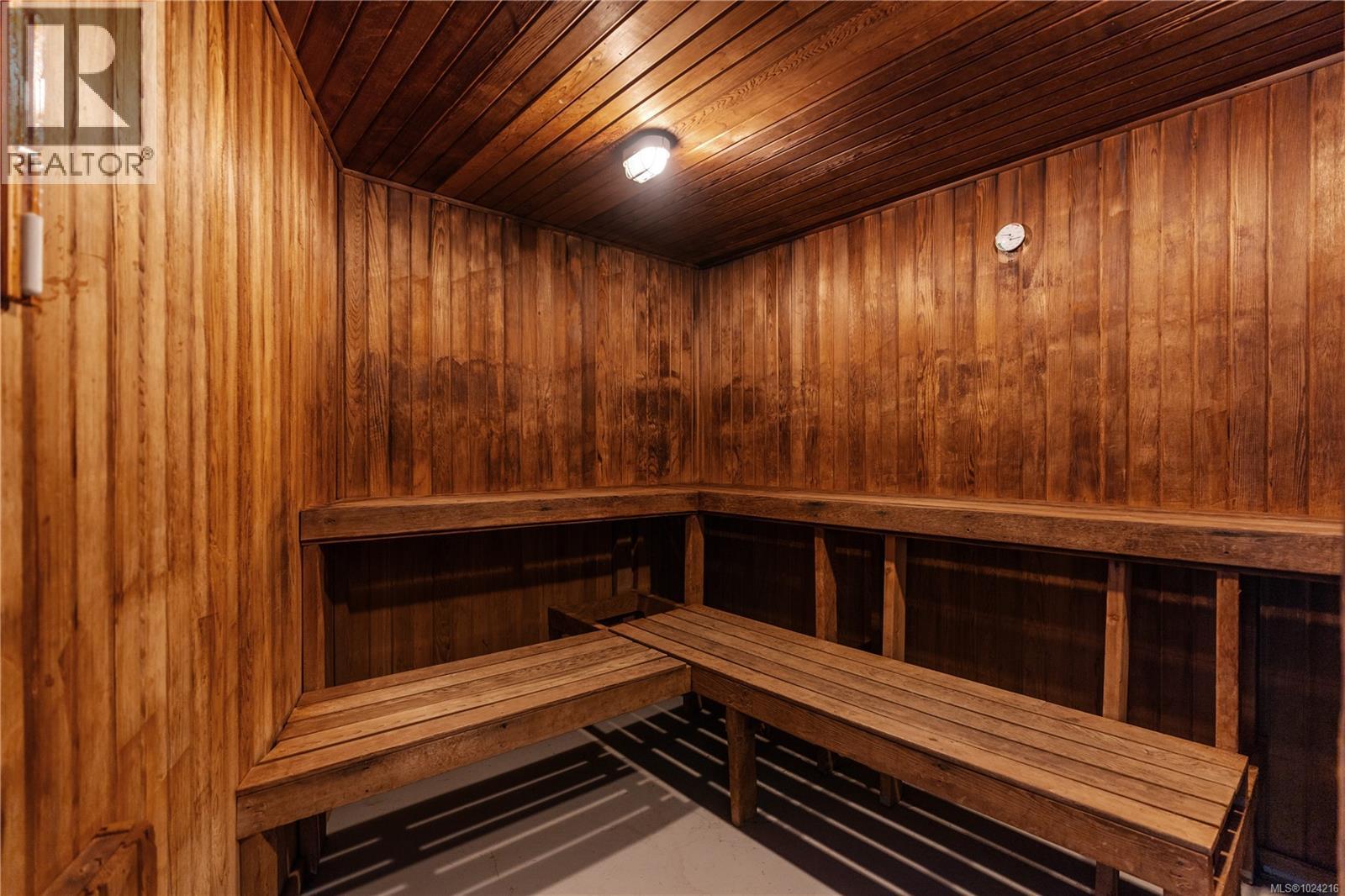 309 1419 Stadacona Ave, Victoria