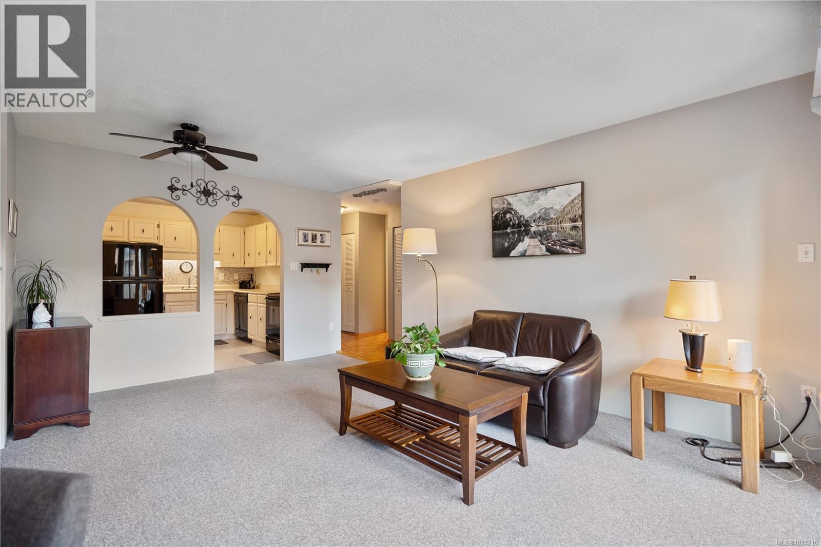 309 1419 Stadacona Ave, Victoria