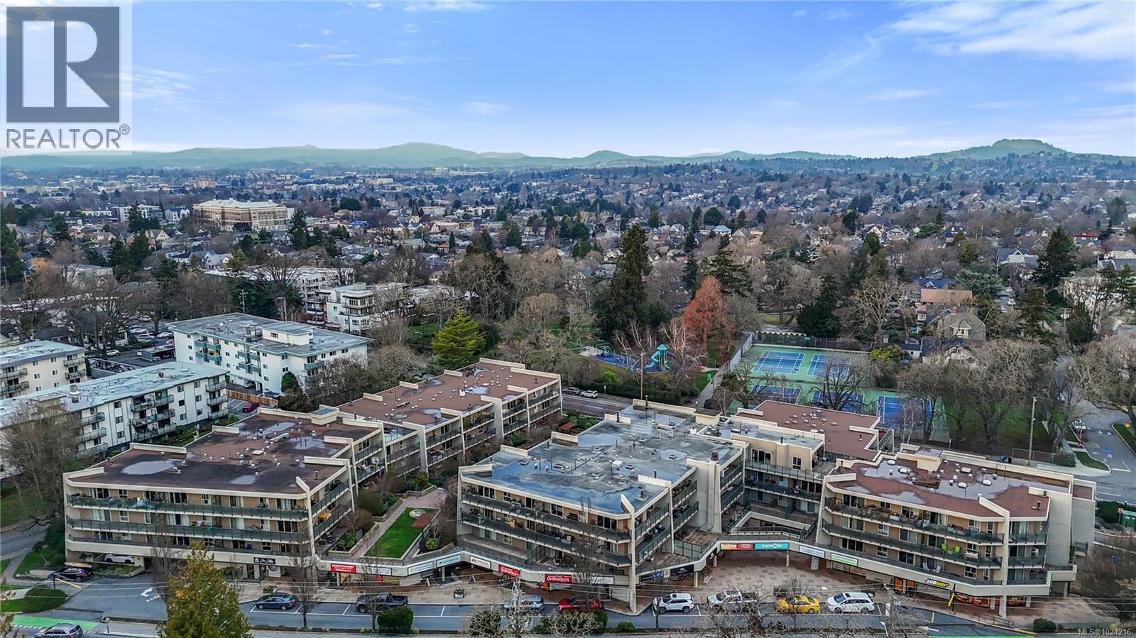 309 1419 Stadacona Ave, Victoria