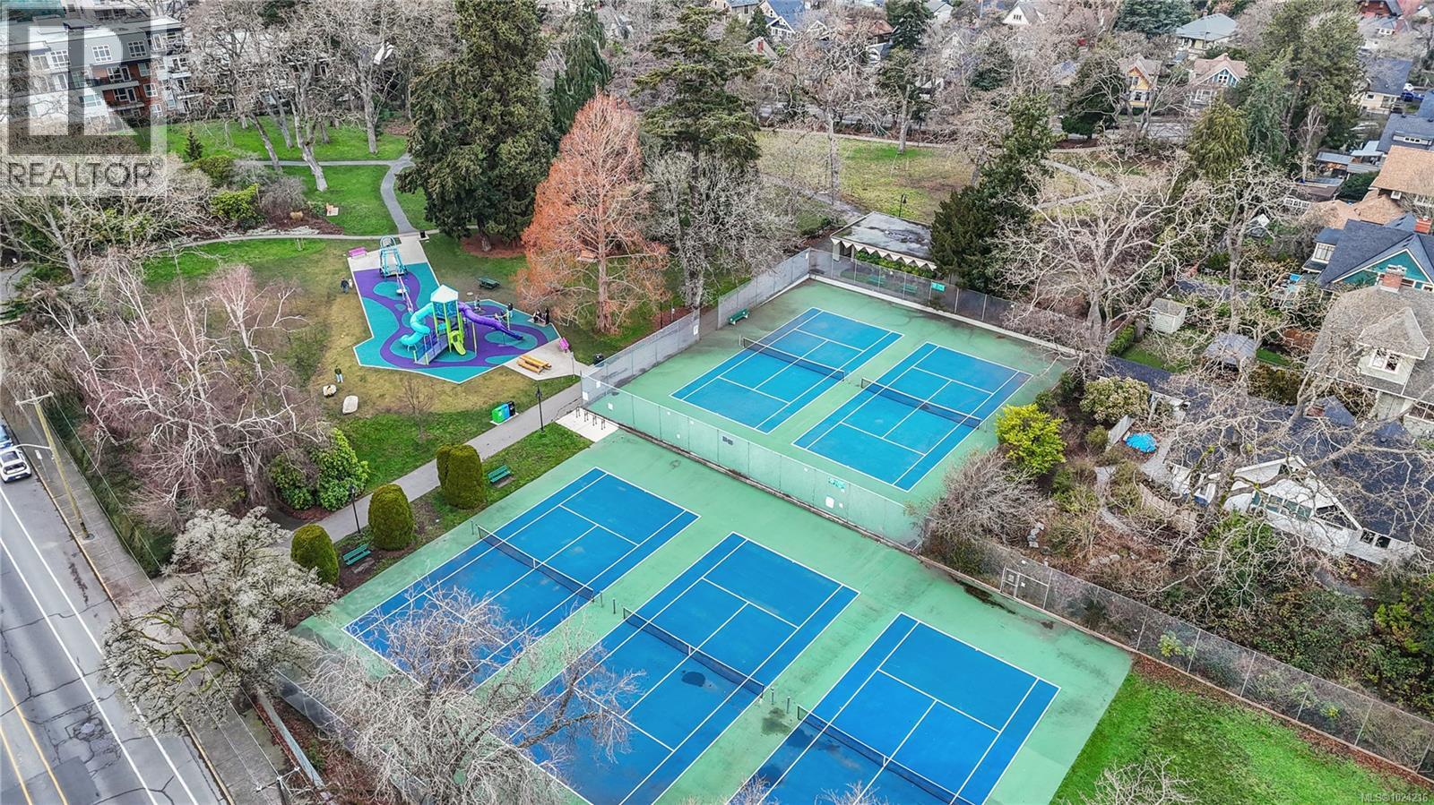 309 1419 Stadacona Ave, Victoria