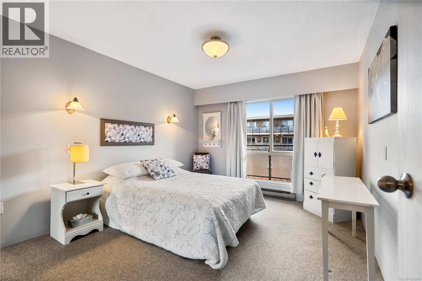 309 1419 Stadacona Ave, Victoria