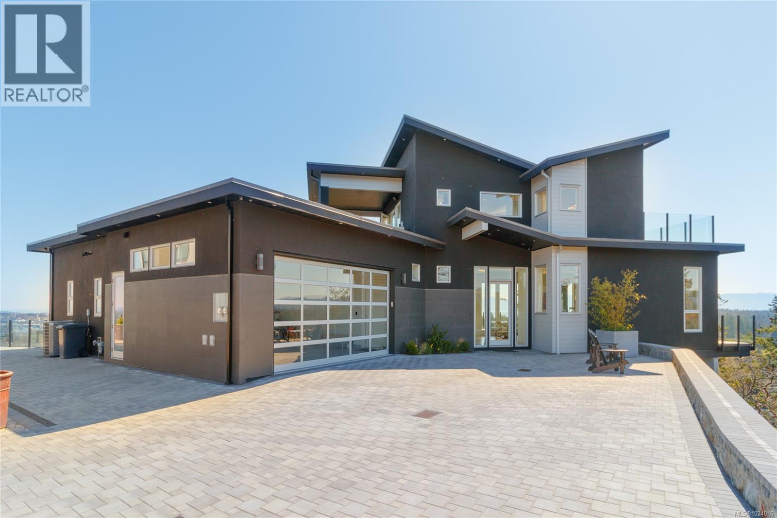 2713 Goldstone Hts, Langford