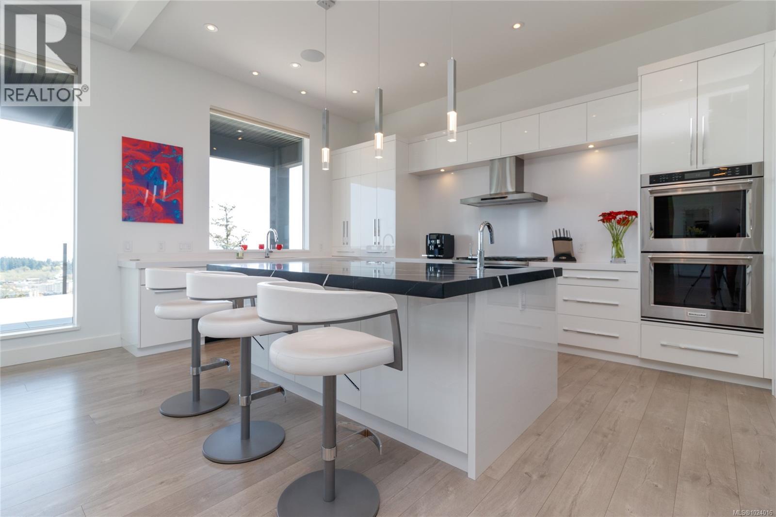 2713 Goldstone Hts, Langford