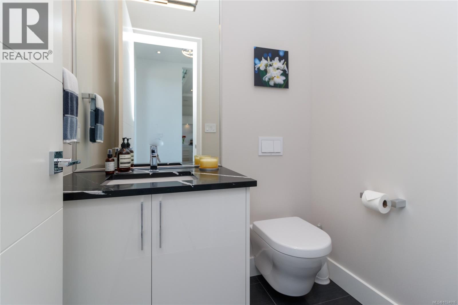 2713 Goldstone Hts, Langford