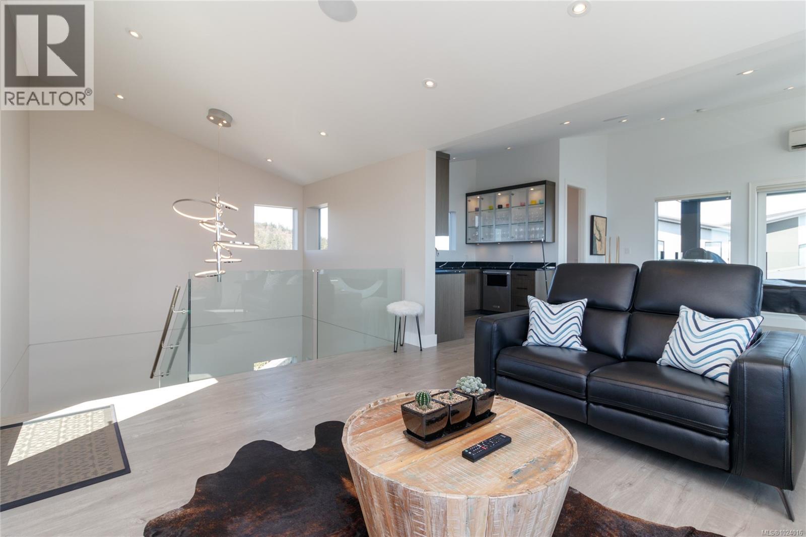 2713 Goldstone Hts, Langford