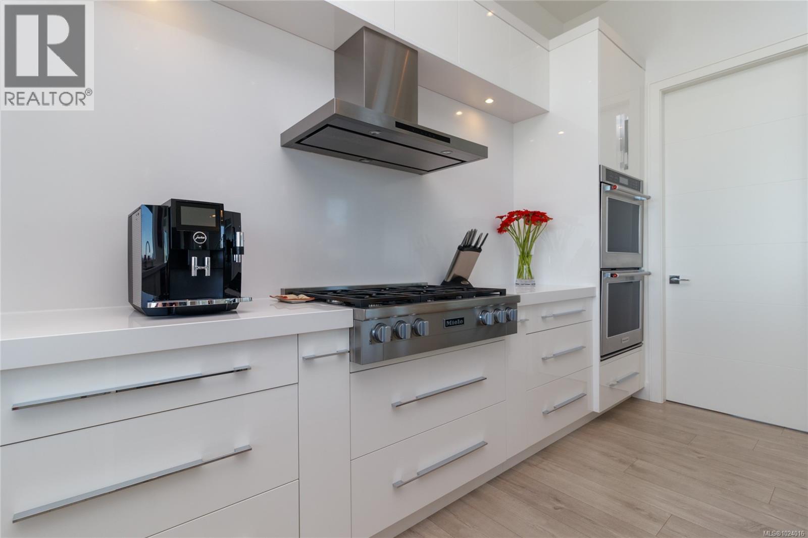 2713 Goldstone Hts, Langford