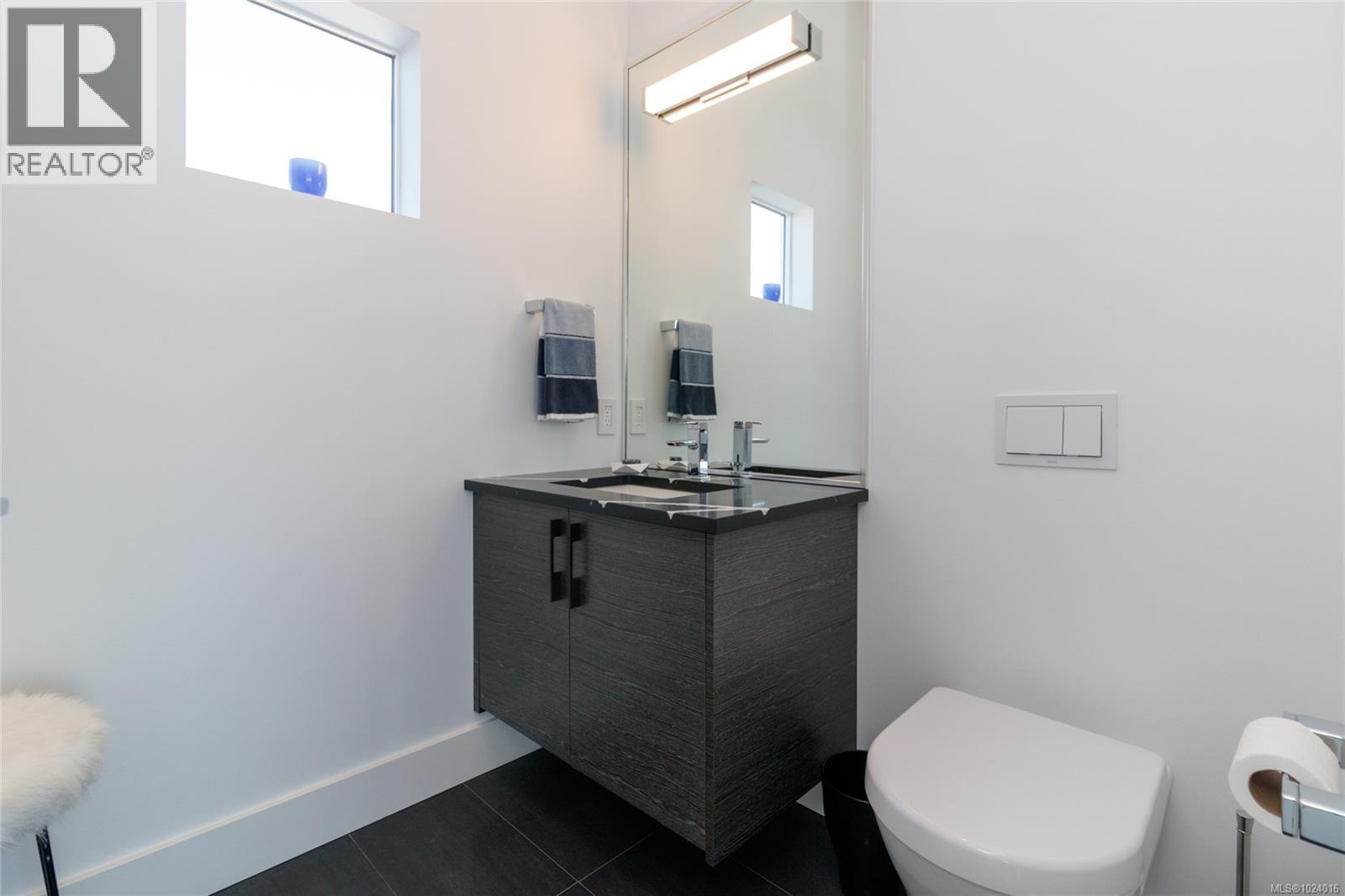 2713 Goldstone Hts, Langford