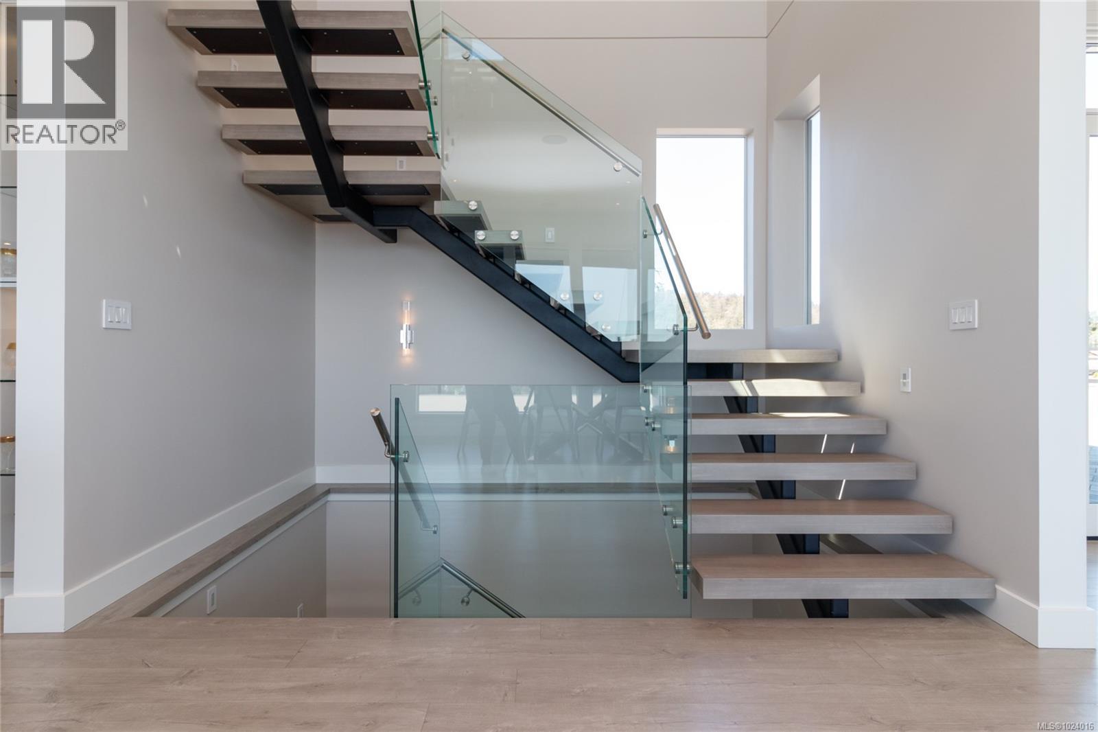 2713 Goldstone Hts, Langford