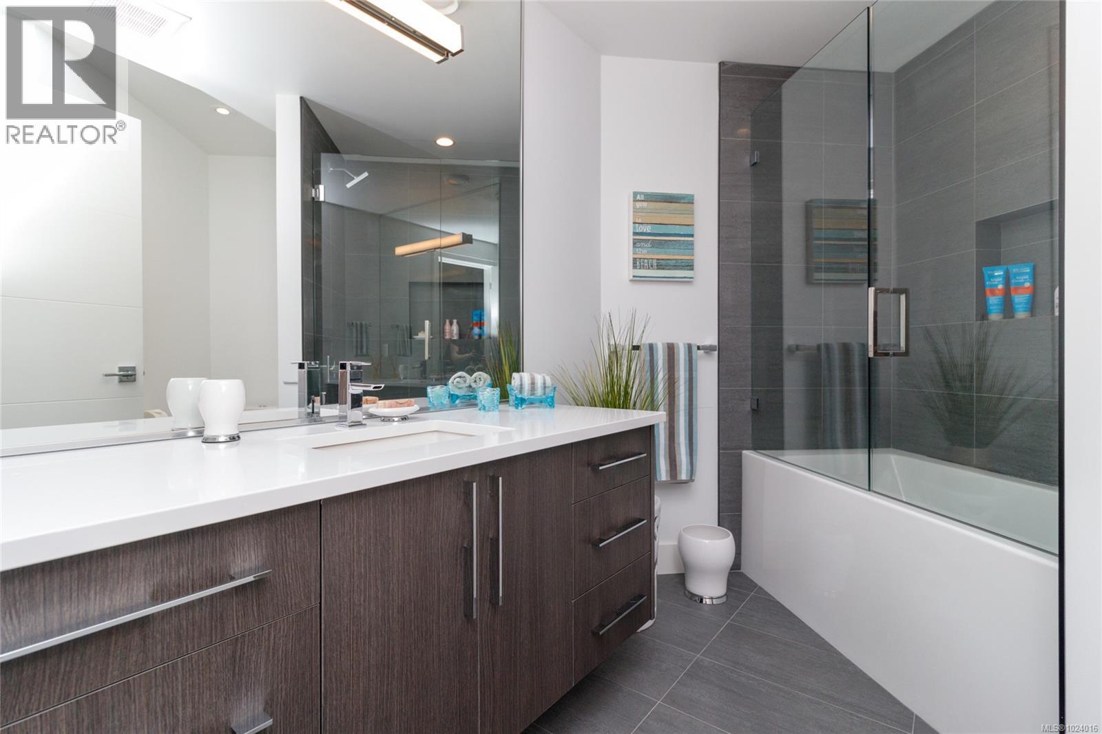 2713 Goldstone Hts, Langford