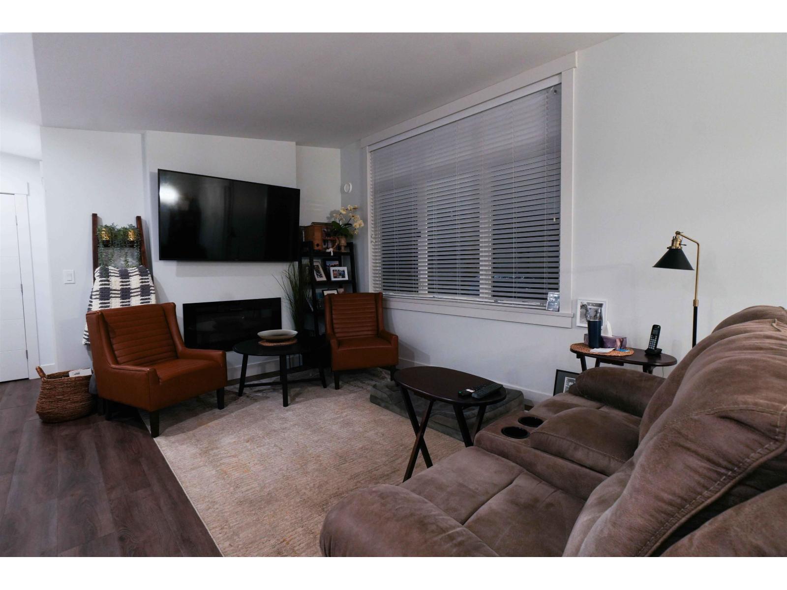 8211 264 STREET, Langley