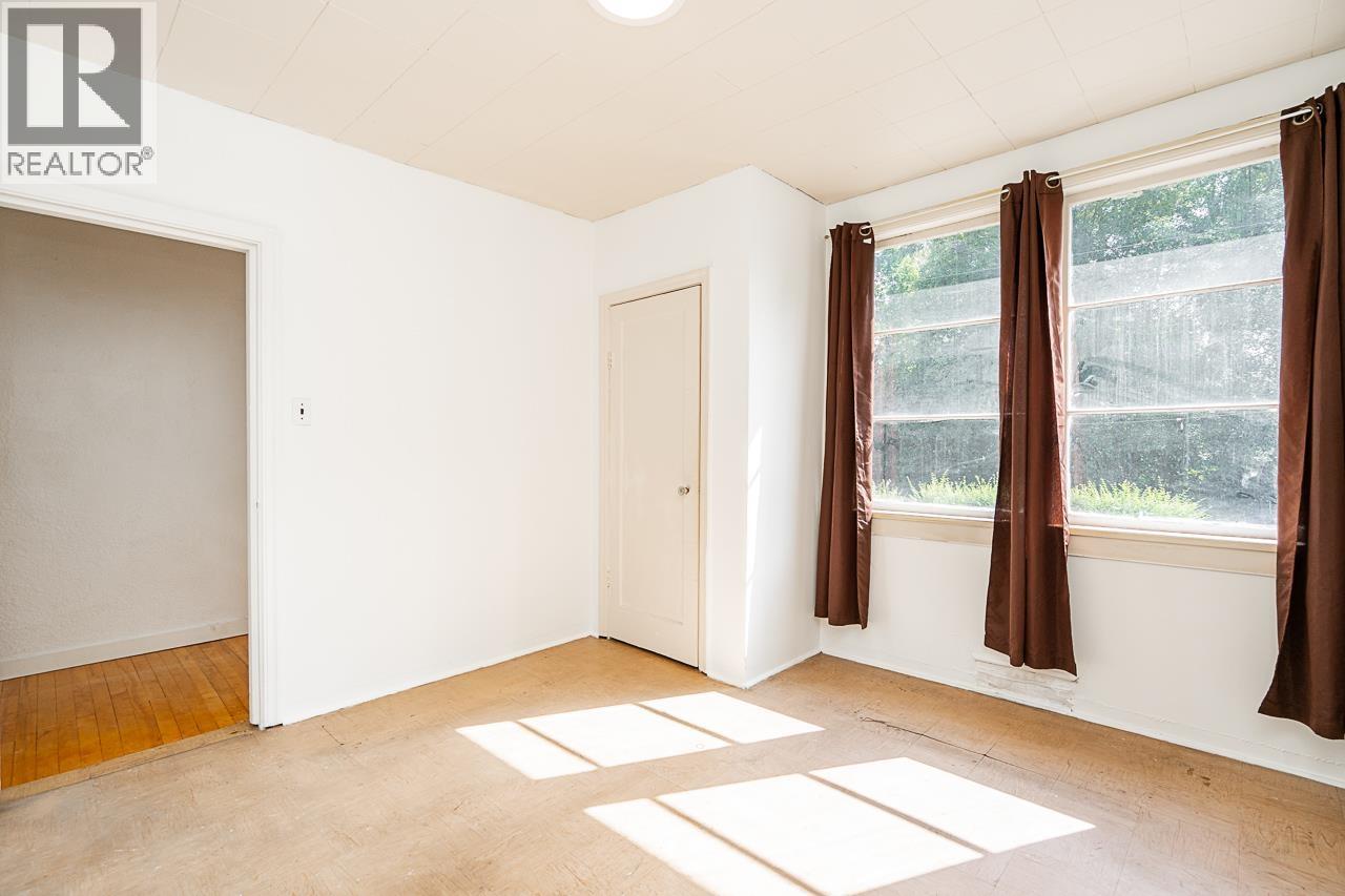 2212 OLD DOLLARTON ROAD, North Vancouver