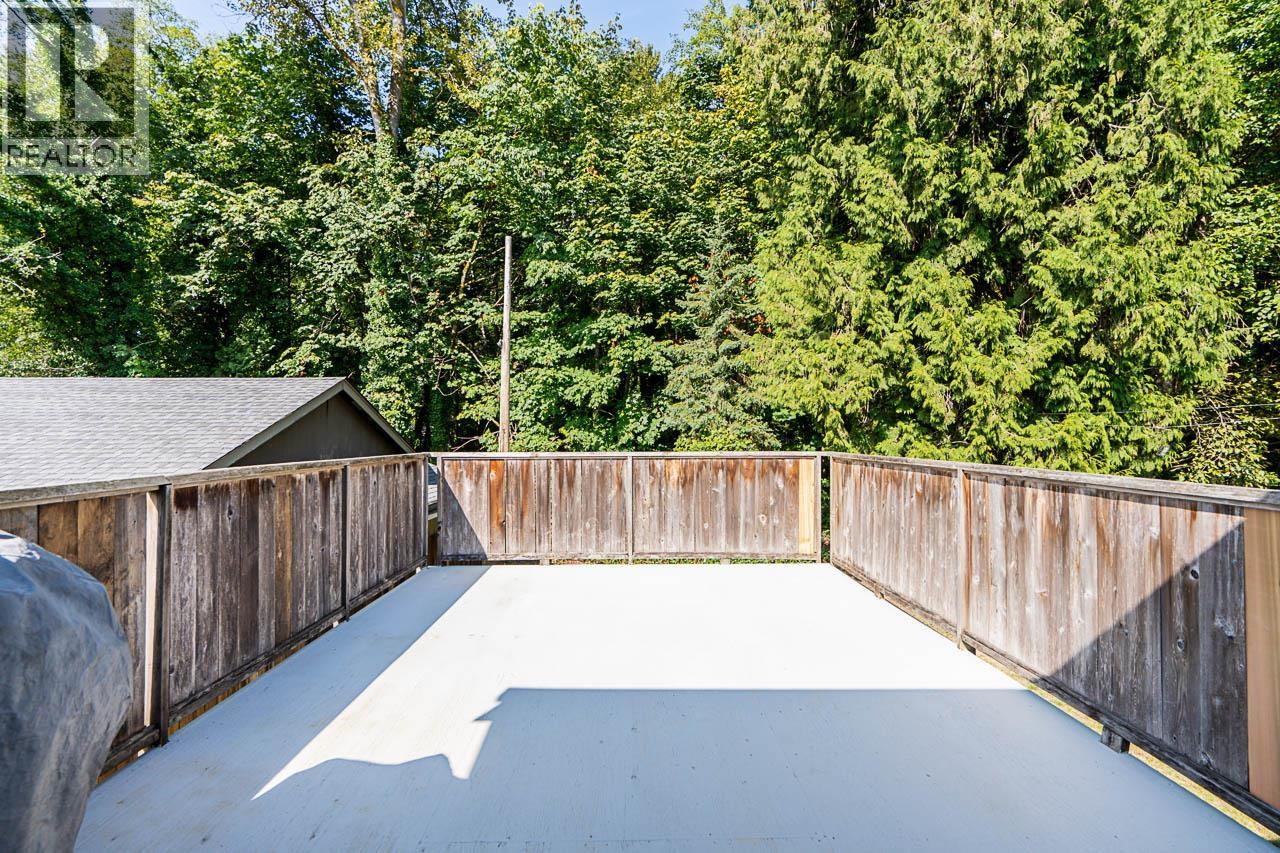 2212 OLD DOLLARTON ROAD, North Vancouver
