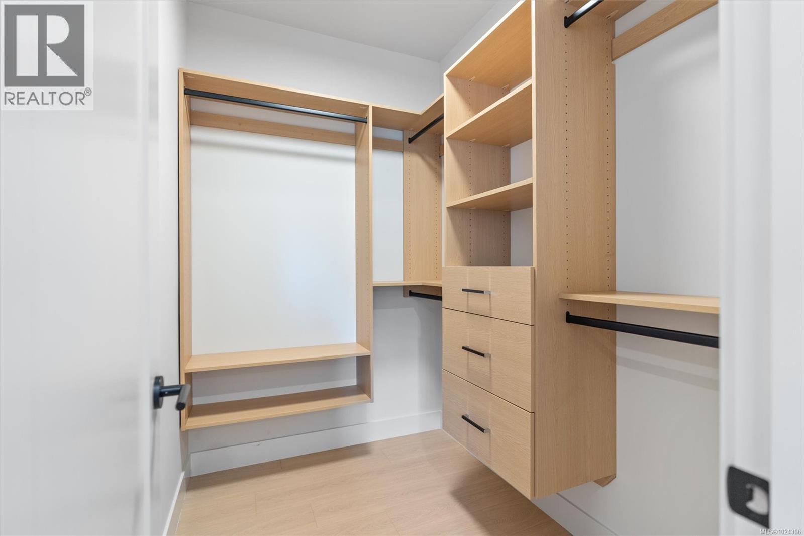 2 588 Whiteside Street, Saanich