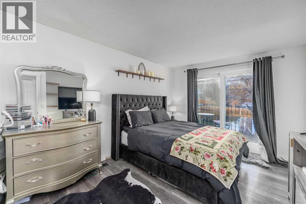Single Family House 4 Level for Sale in  Berkley Drive NW Beddington Heights Calgary 