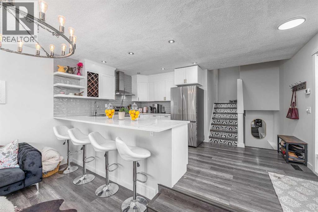 Single Family House 4 Level for Sale in  Berkley Drive NW Beddington Heights Calgary 