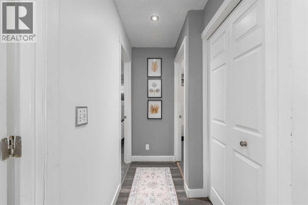 Single Family House 4 Level for Sale in  Berkley Drive NW Beddington Heights Calgary 