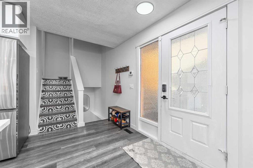 Single Family House 4 Level for Sale in  Berkley Drive NW Beddington Heights Calgary 